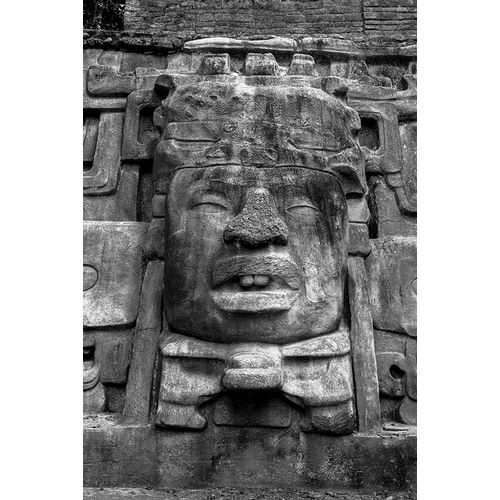 Norring, Tom 아티스트의 Belize-Central America-Mayan Temple Ruin-Mask Temple-Lamanai-Dated from AD 625작품입니다.